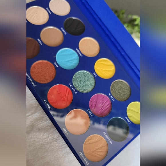 NWOT Tresluce Beauty The I Am Palette Eyeshadow - Picture 12 of 12